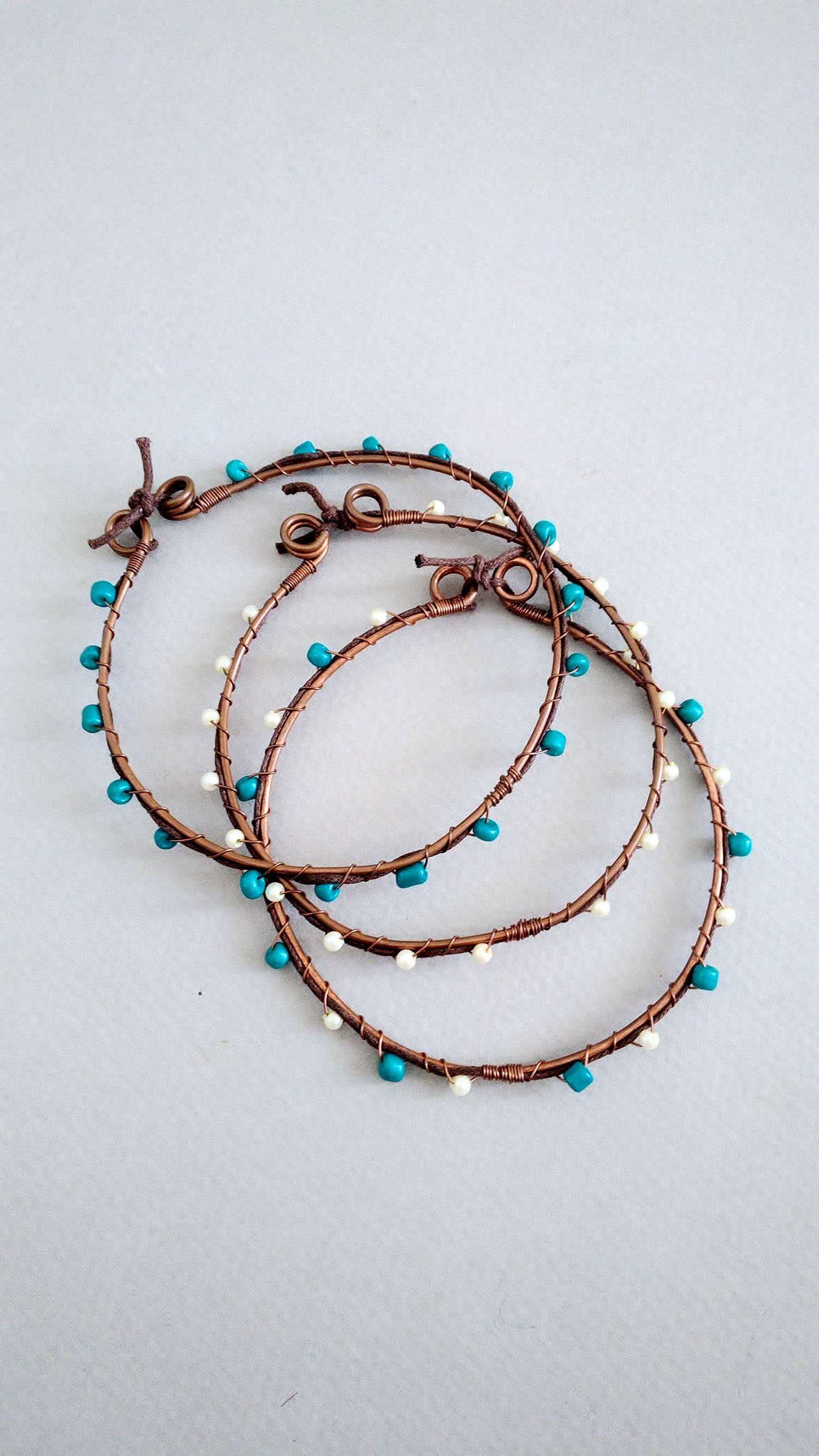 Conjunto de três braceletes boho hippie