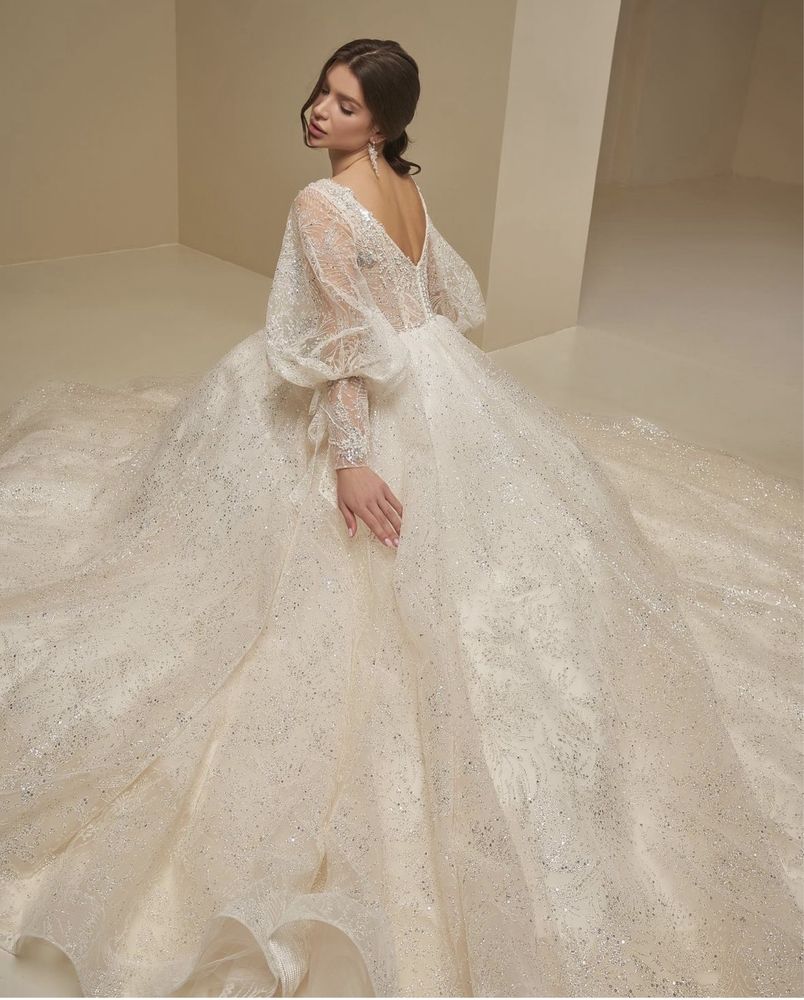 Свадебное платье  фирмы IVORY