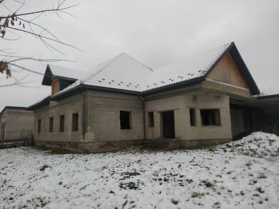 Нежитлові та житлові приміщень з діючим бізнесом 8 км від м. Мостиська