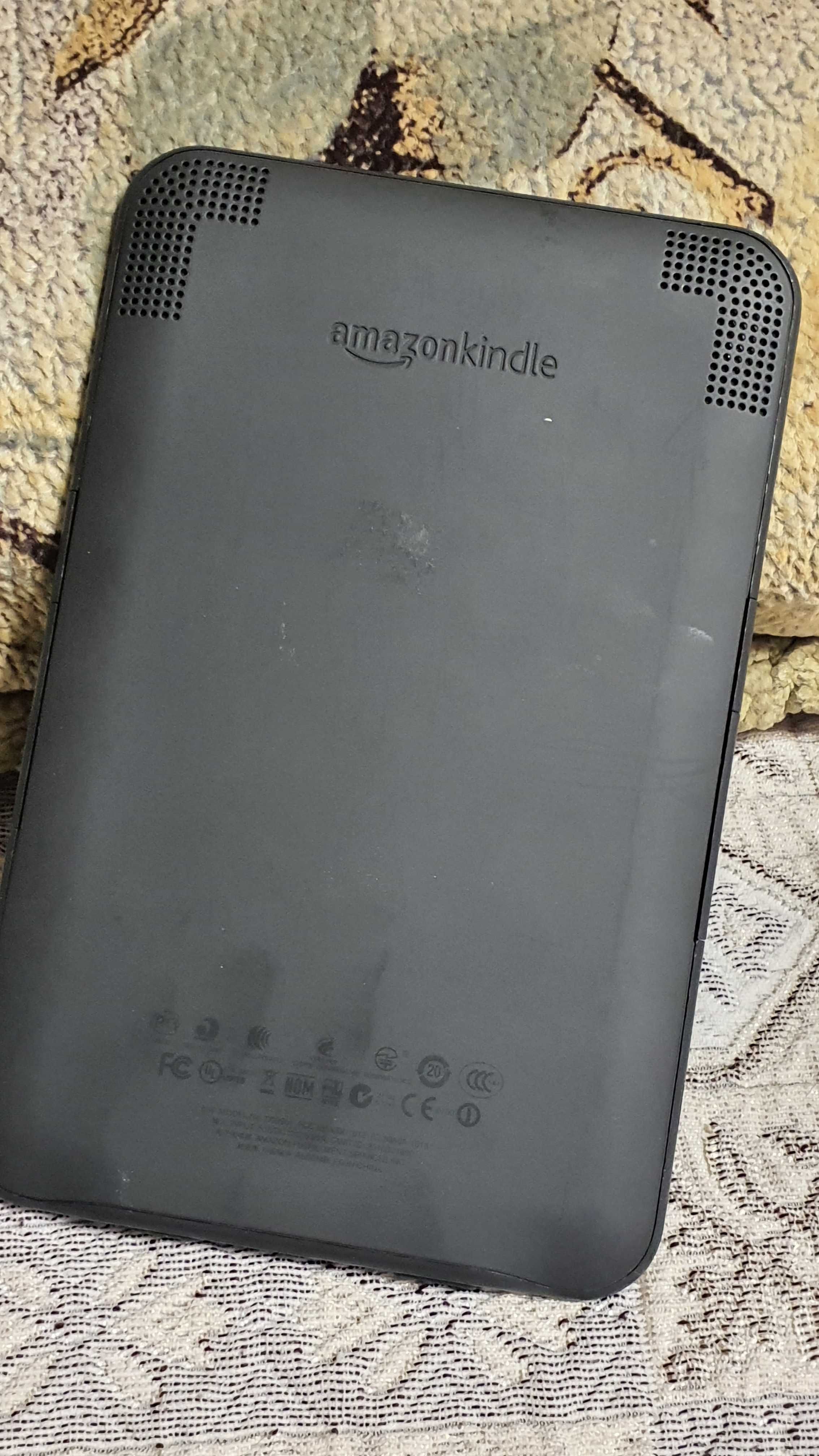 Электронную книгу AMAZON KINDLE 3-е поколение в состоянии новой.