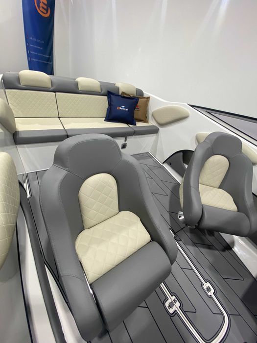 łódź motorowa nowa 630 z otwartym pokładem od mboats