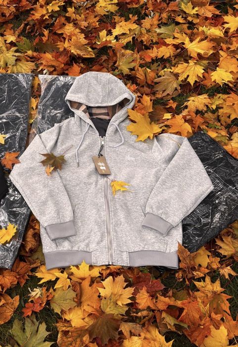 Сіра Зіпка від бренду Burberry