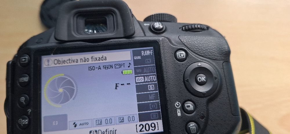 Nikon d 3200 como nova