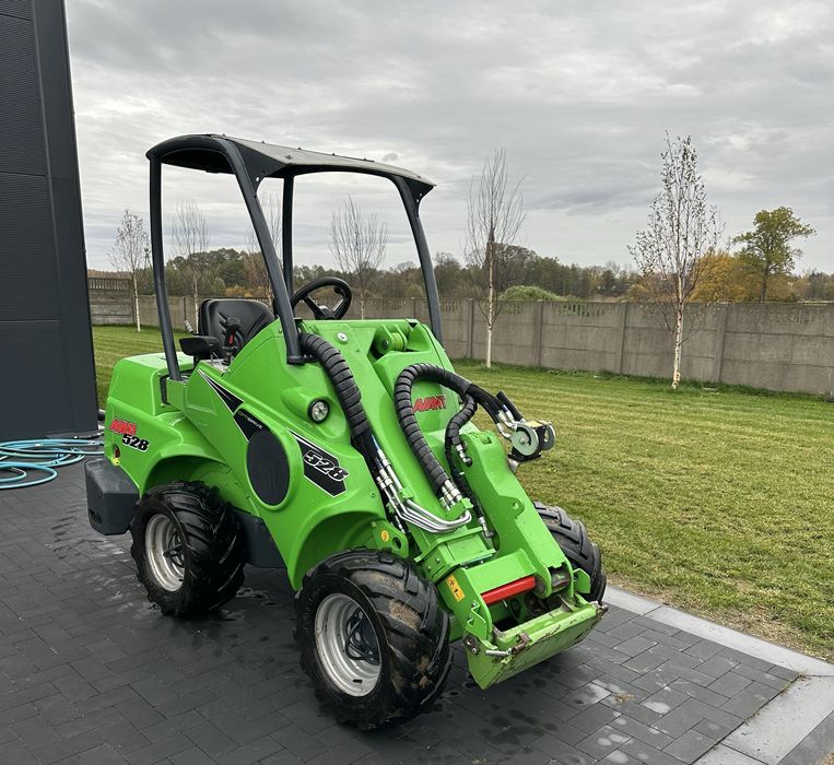 Ładowarka miniładowarka Avant 528