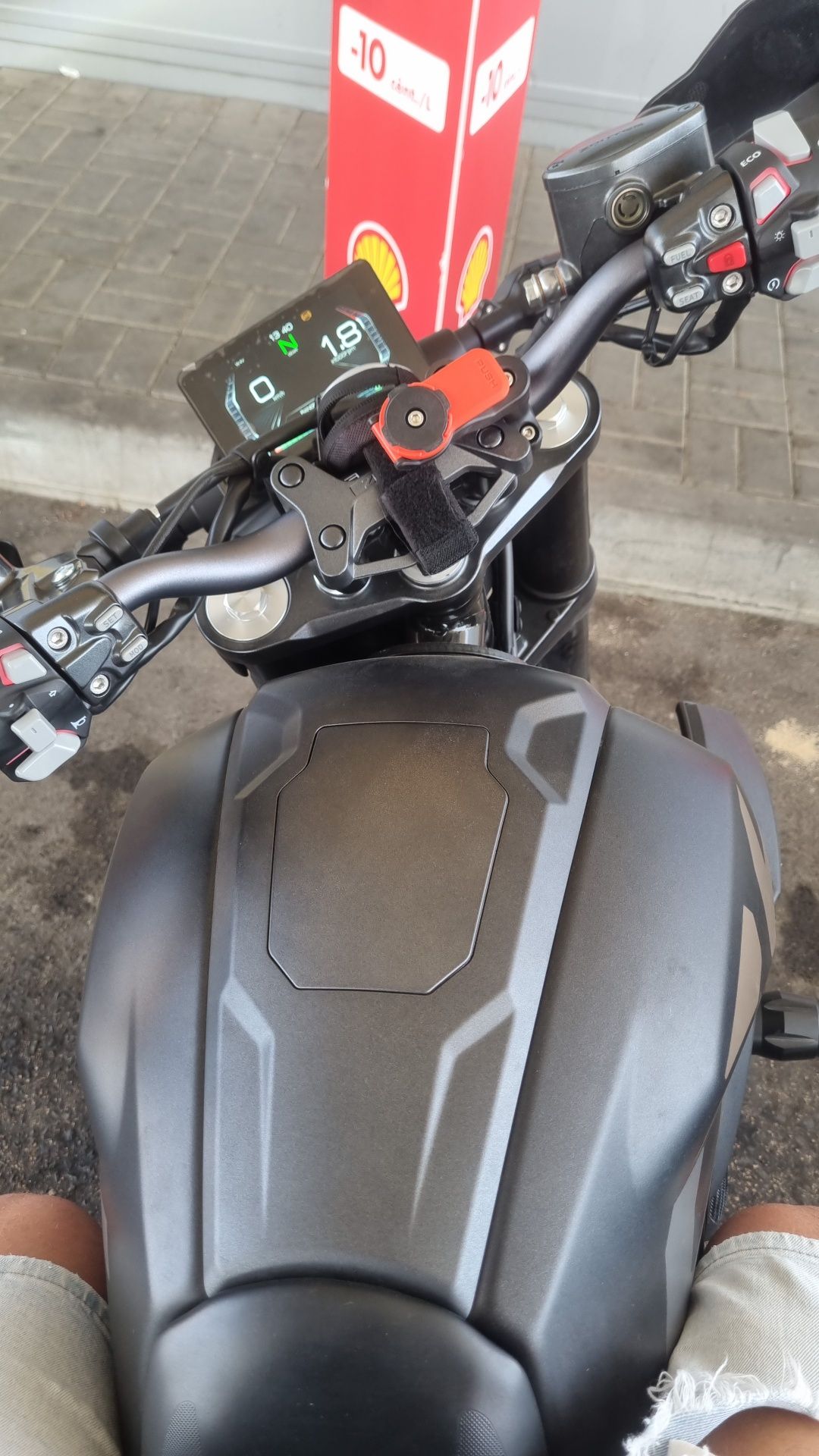 Zontes GK 350  abril de 2025