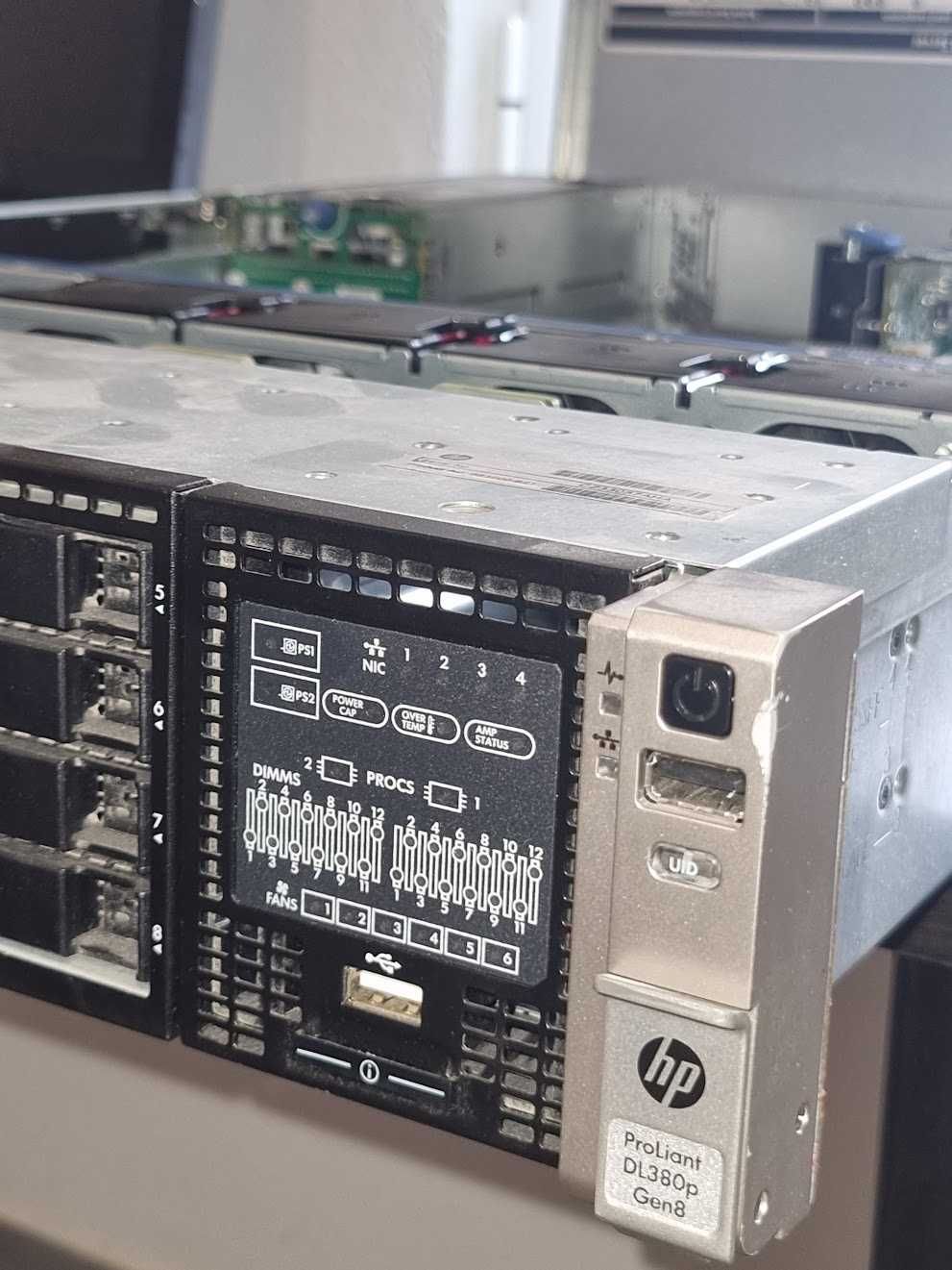 HP DL380p Gen8 8-SFF CTO Server (96Gb Ram + E5-2640)