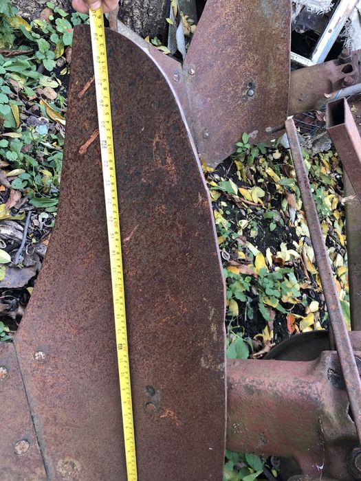 Плуг двох корпусний . Стан нового.