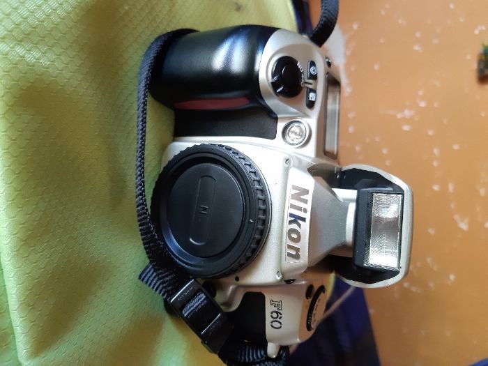 Máquina Fotográfica Analógica F60