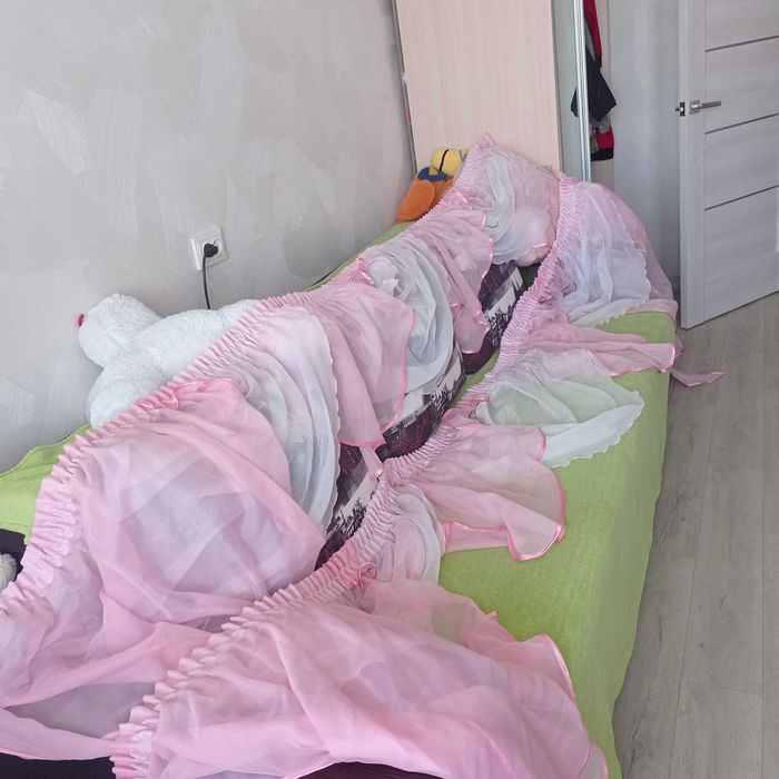 Ламбрикен до великого вікна, буде ніжною прикрасою для кім./балкон