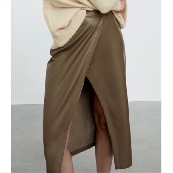 Нова спідниця з екошкіри ZARA