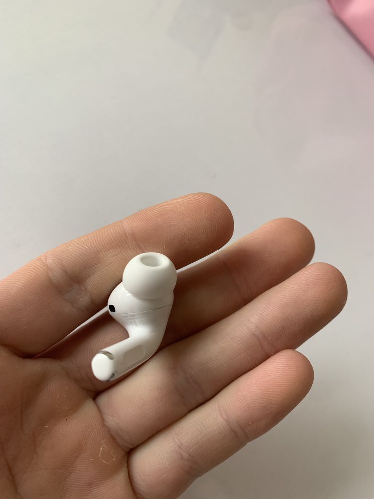 Продам лівий навушник AirPods Pro оригінал A2084