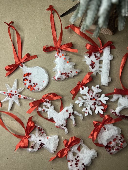 Новорічні іграшки з епоксидної смоли