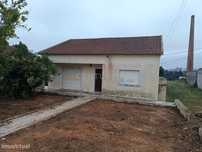 Moradia 3 quartos com armazém, num lote de terreno de 8140m2 - Benedit