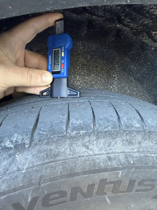 Pneus 235 / 50 / 19 99v Hankook meio uso