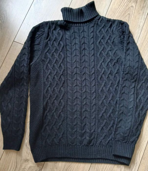 Два мужских свитера, черный Турция , и белый