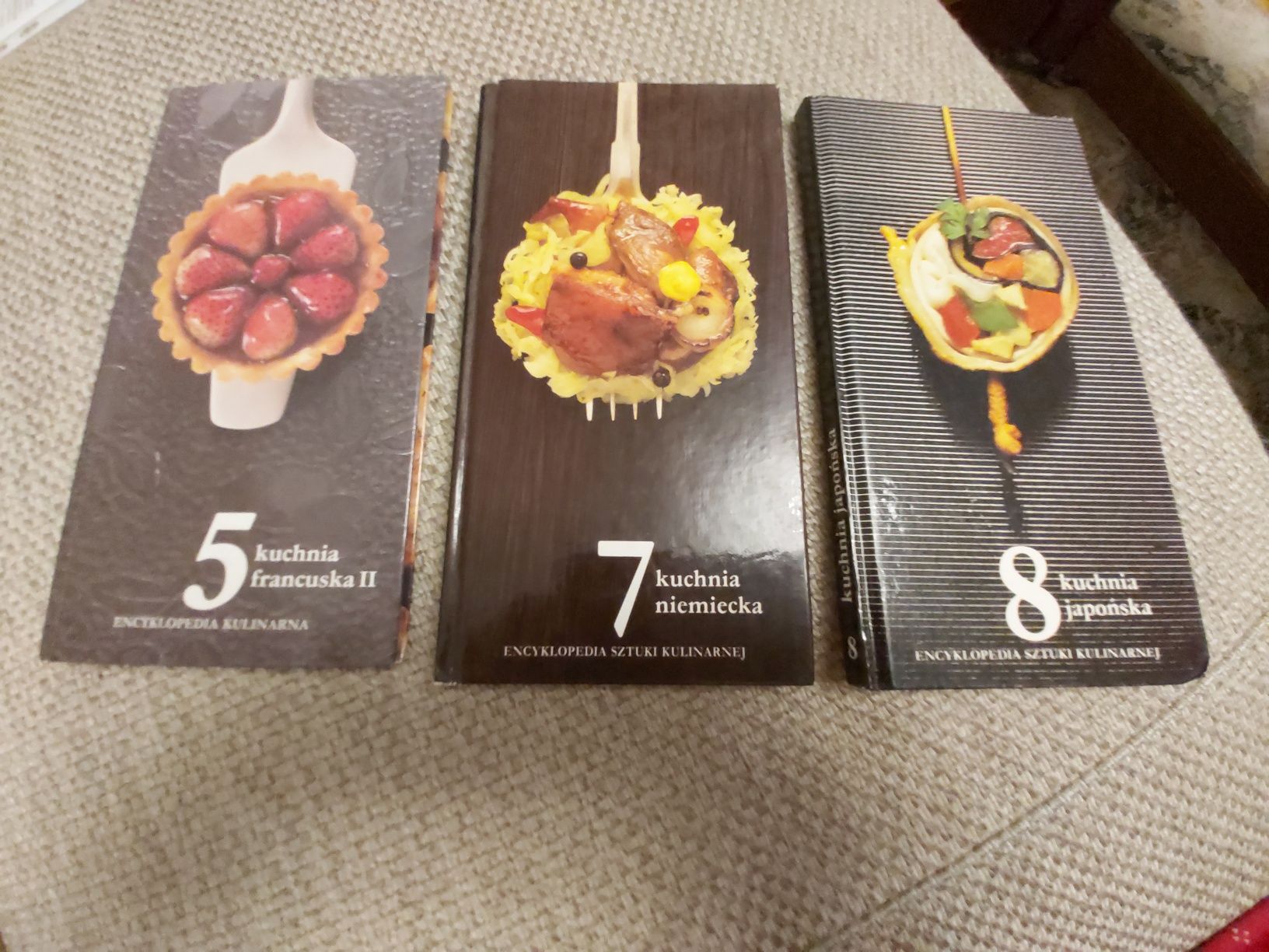 Trzy książki  z serii kulinarnej francuska,niem.japońska