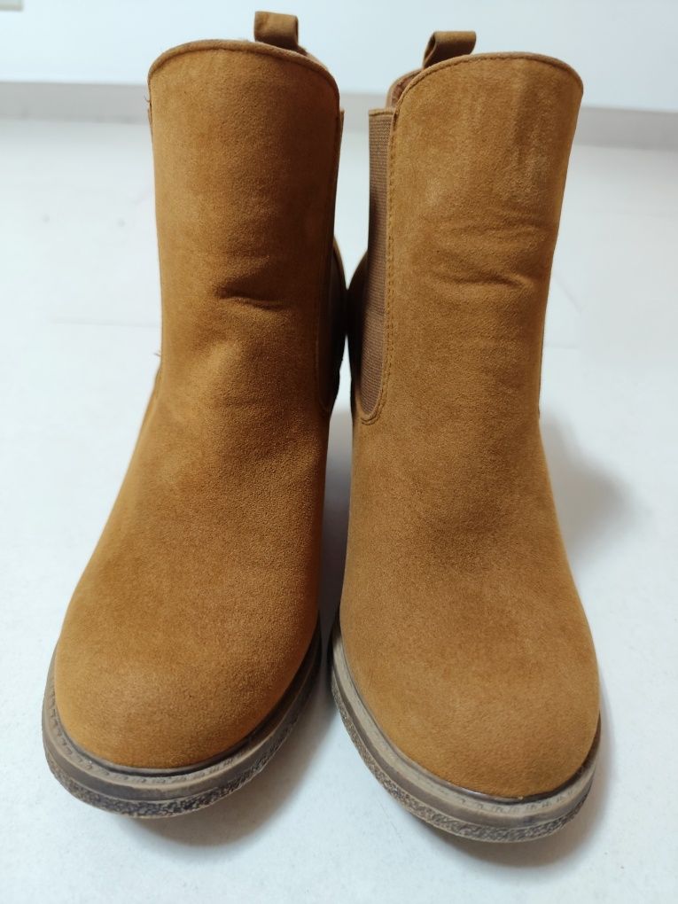 Botins castanhos com salto - Atmosphere (Novos - Tam. 40.5)