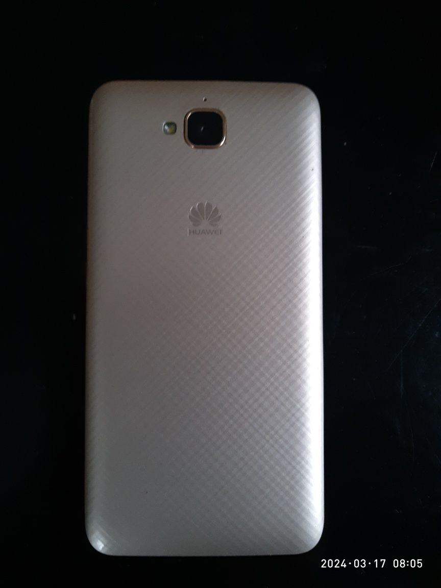 Продам телефон HUAWEI Y6Pro.