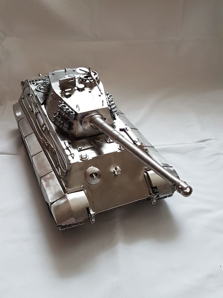 Prezent czołg Tygrys Królewski metaloplastyka