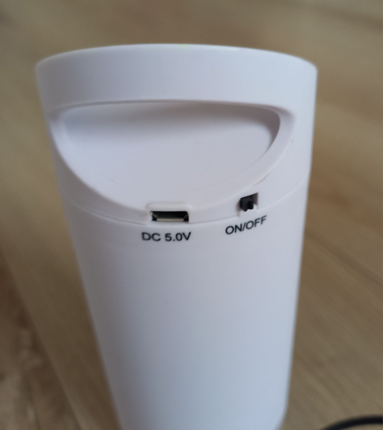 HYKKER głośnik bezprzewodowy bluetooth mp3 lampka LED BIAŁY