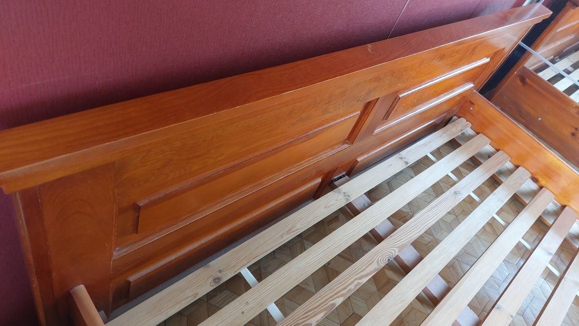Drewniane łóżko sypialniane 160 x 200 + szafki nocne 2 szt