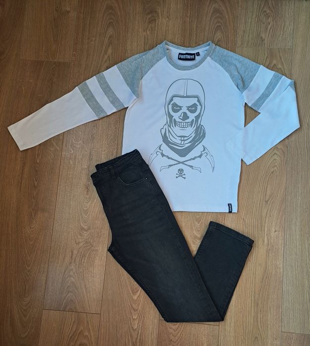 Чорні джинси для хлопчика та біла футболка реглан для хлопчика