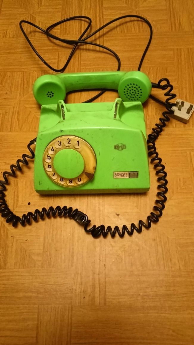 Telefon retro stylowy.