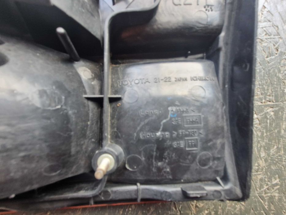 Lampa Lewy Tył Klapa Kombi TOYOTA CARINA E T19