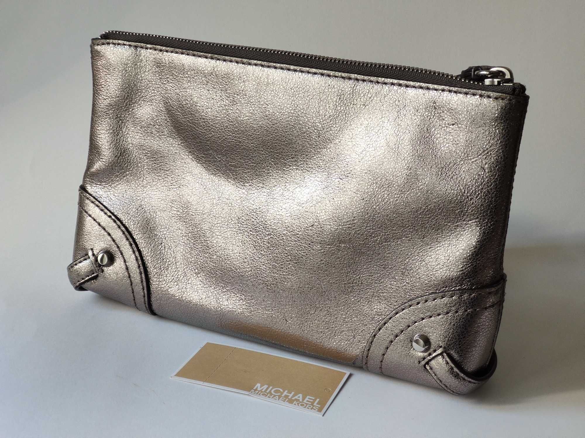 Bolsa clutch pochete em pele prateada prata, Michael Kors 26 cm