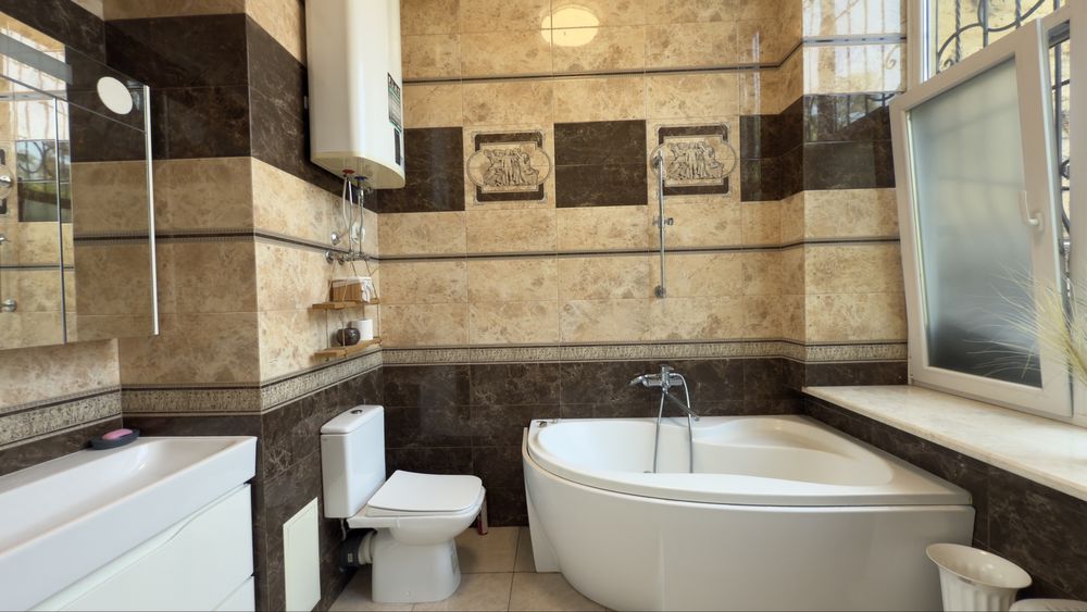 Продам 3 комнатную квартиру с ремонтом центр Старобазарный сквер