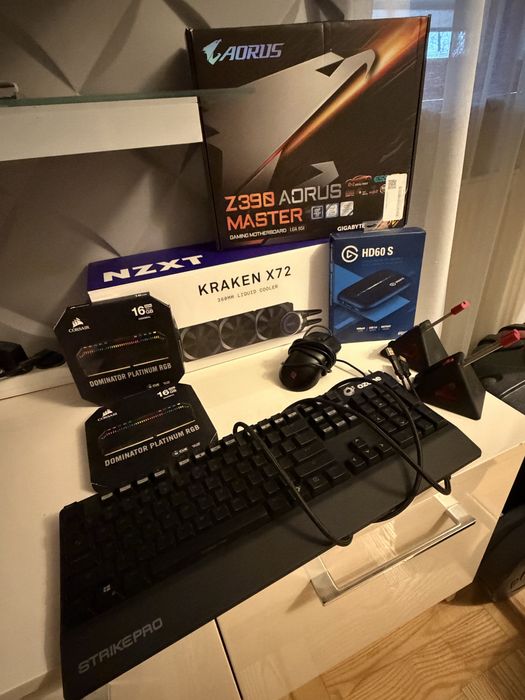 Płyta główna, Pamięć RAM ,Chłodzenie wodne, Klawiatura, Myszka, Elgato