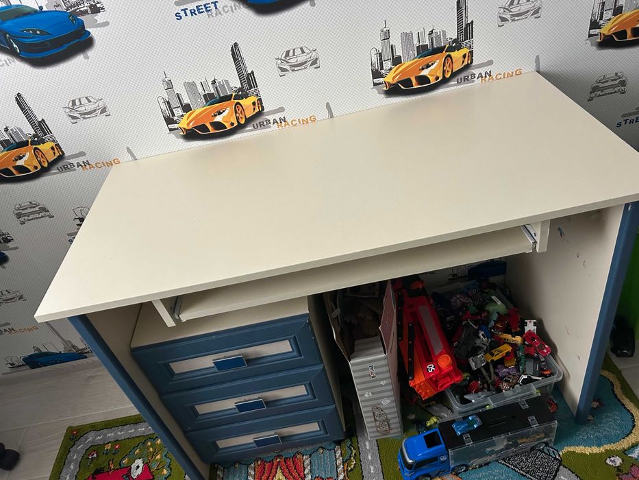 Комплект дитячих меблів