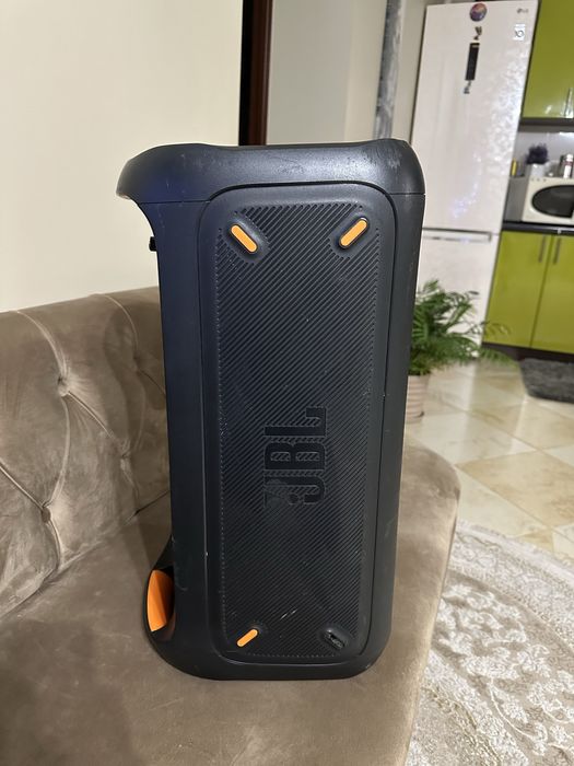 Продам колонку JBL PartyBox 100