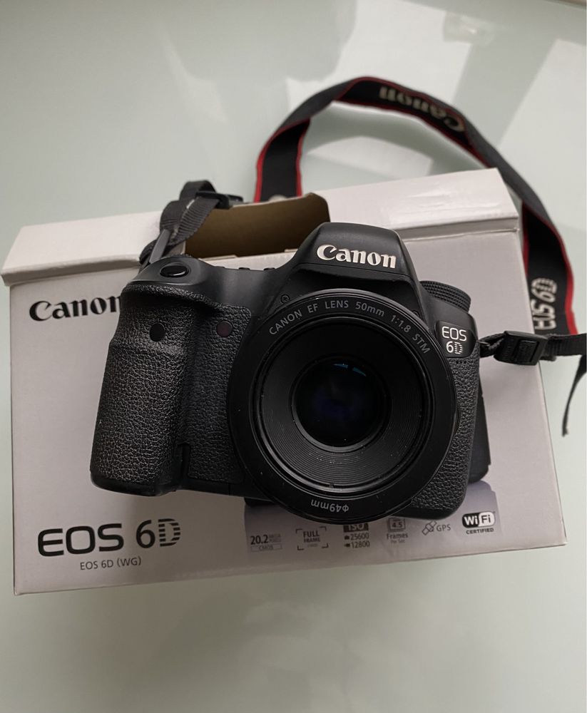 Продам фотокамеру Canon 6 D + 50 мм 1,8