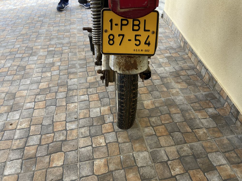 Vendo motorizada M80