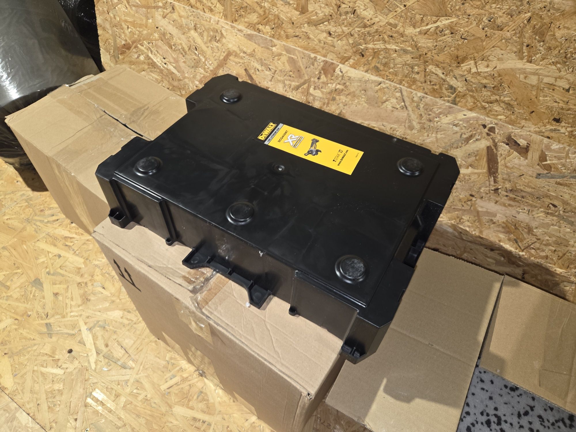 Wkład do walizki DEWALT DCG405NT

X