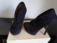 Sapatos de salto alto