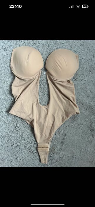 Body modelujące wyszczuplające z odkrytymi plecami