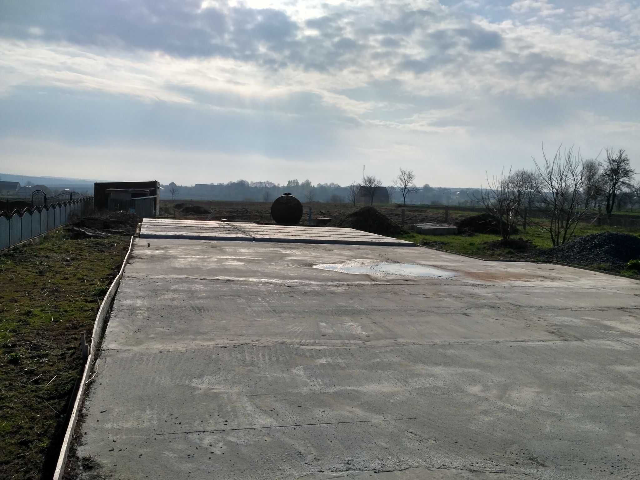 Участок 5200 м2 , з фундаментом - для підриєсмтва або житла