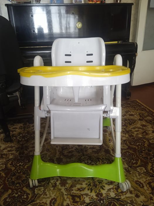 Столик для годування( для діток що ще не сидять)