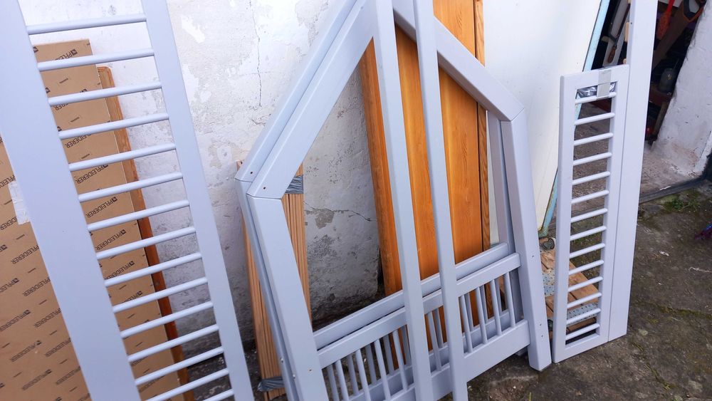 łóżko dla dziecka w kształcie domku z materacem 80x200cm