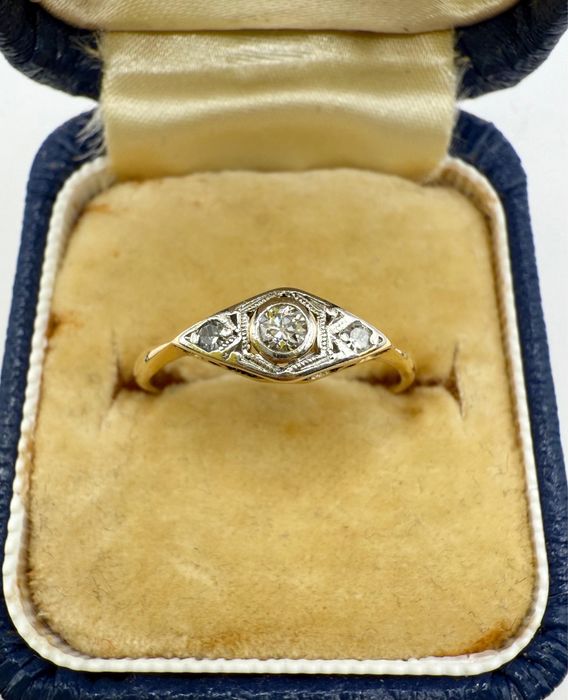 Złoty pierścionek z diamentami Art Deco