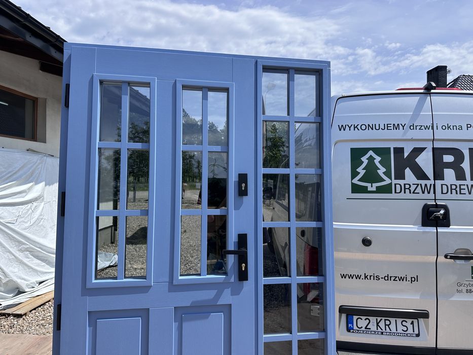 Drzwi zewnętrzne drewniane z doświetlem Montaż Cała Polska niebieskie