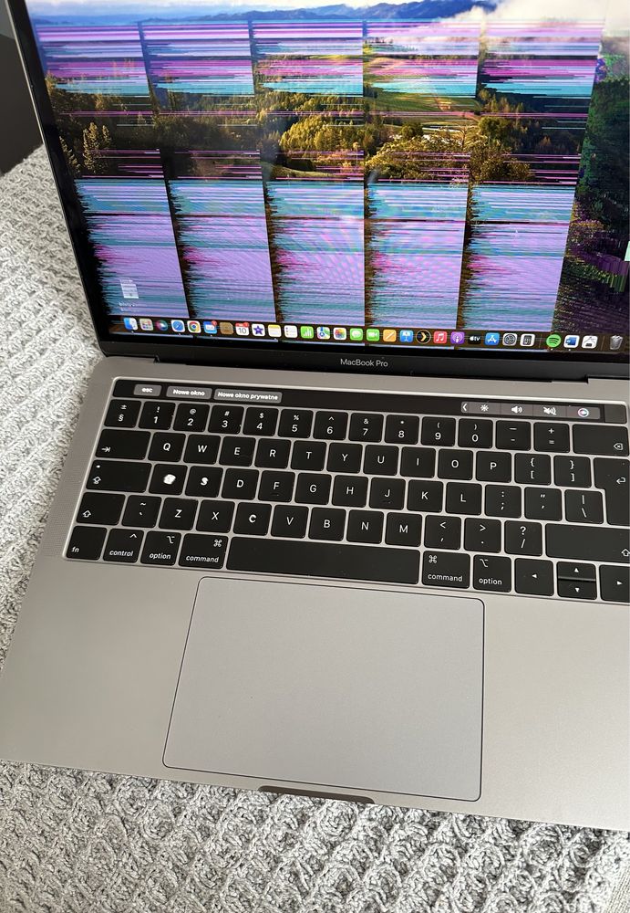 Apple macbook PRO A2159  uszkodzony - caly zestaw pudelko ladowarka