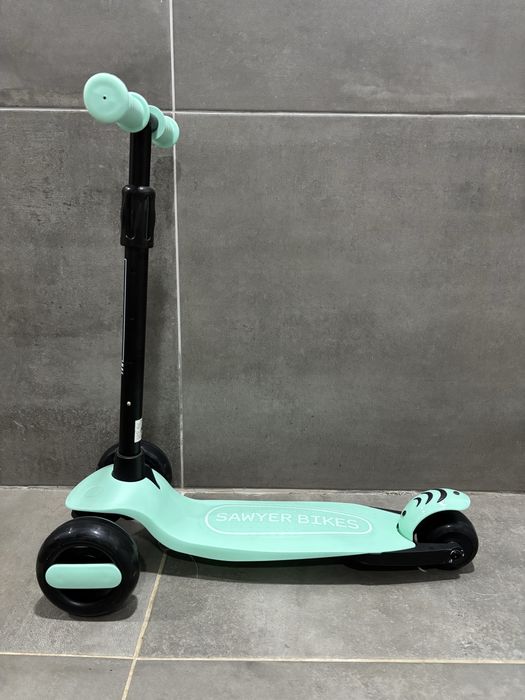 Trotinete ajustável SAWYER com LEDs nas rodas