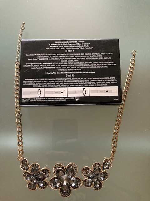 ожерелье  цепочка с украшениями