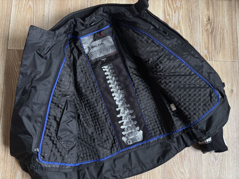 RICHA. Топова мотокуртка, стан нової ! Повний комплект. М розмір