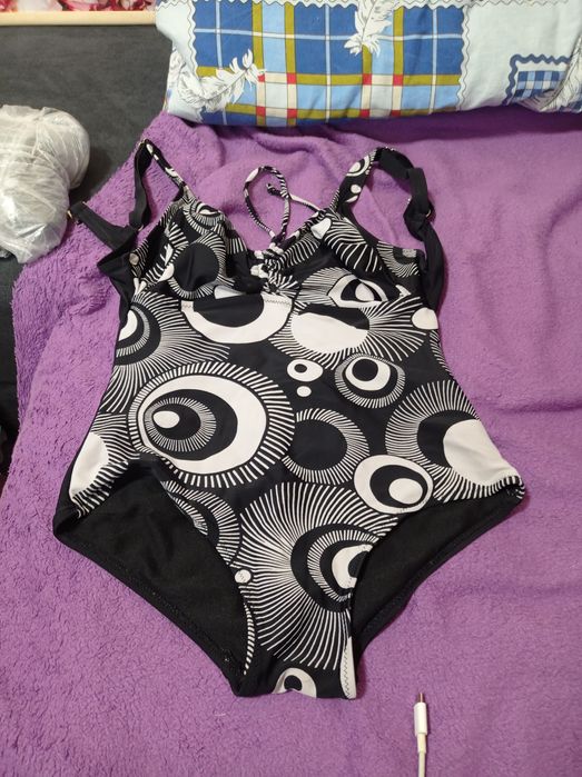 Продам новые купальники