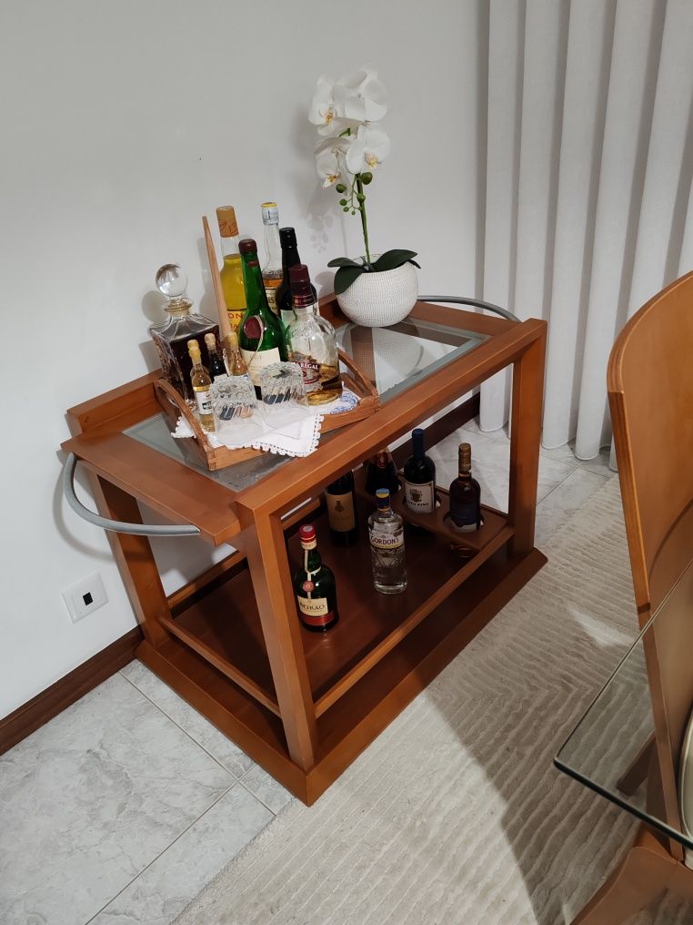 Mesa bar em cerejeira elegante