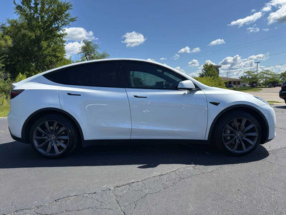 Tesla Model Y Long Range      2021